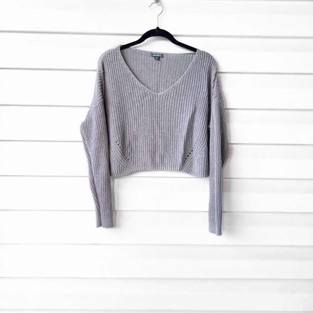 V-Neck Pullover Cropped Sweater - Picture 6 of 9